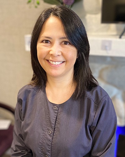 Dental hygienist Leona